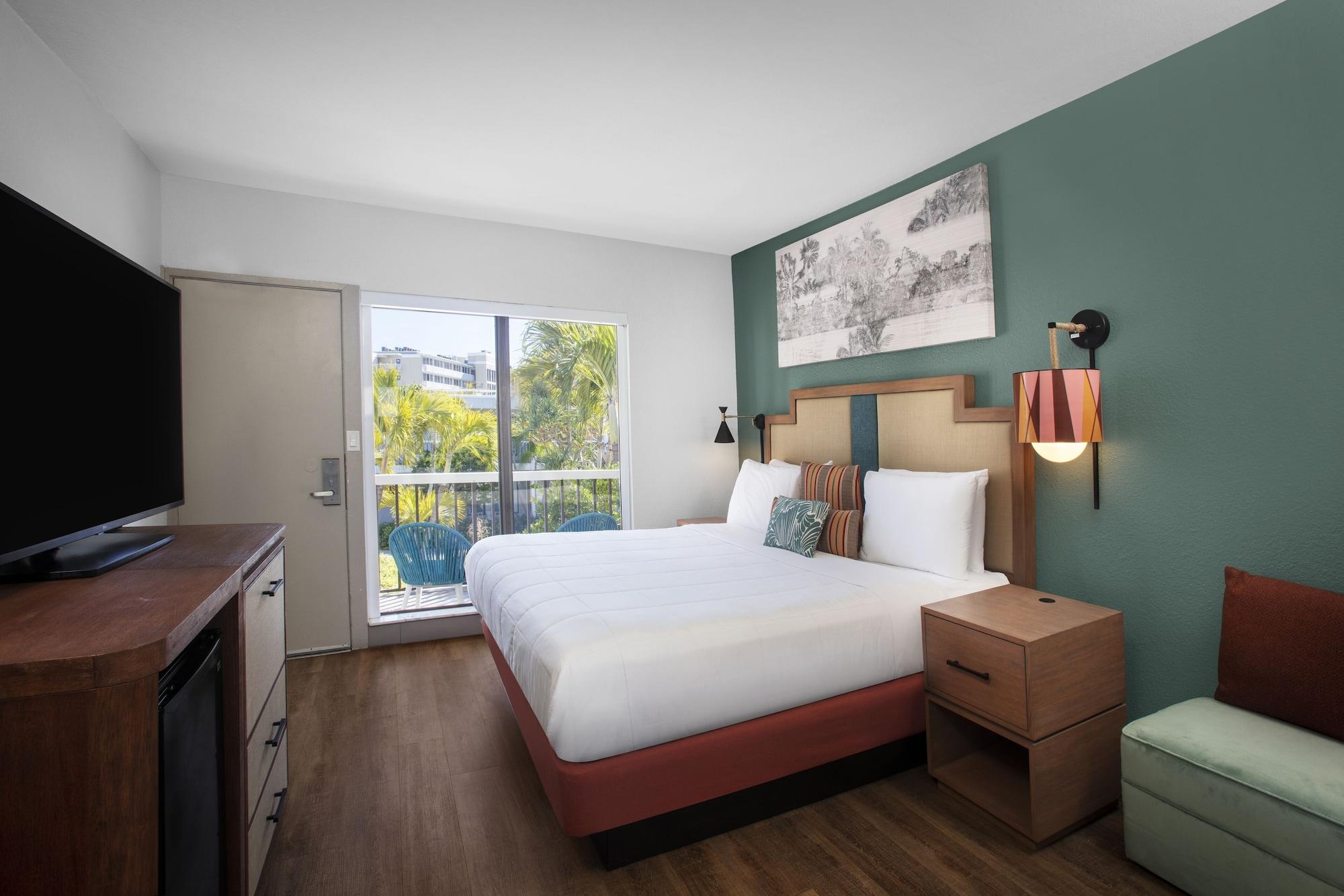 The Beachcomber St. Pete Beach Resort & Hotel Экстерьер фото