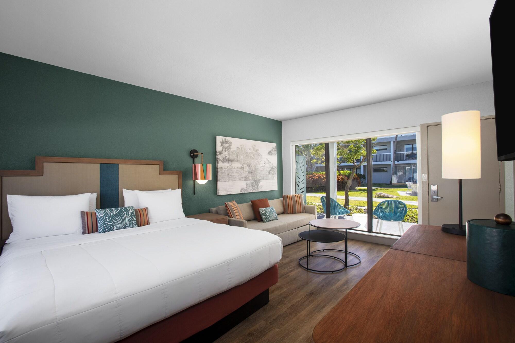 The Beachcomber St. Pete Beach Resort & Hotel Экстерьер фото