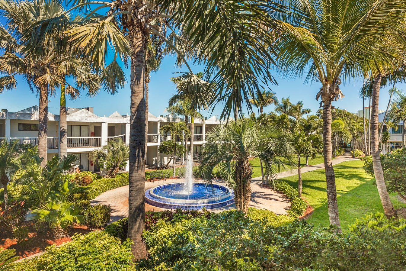 The Beachcomber St. Pete Beach Resort & Hotel Экстерьер фото