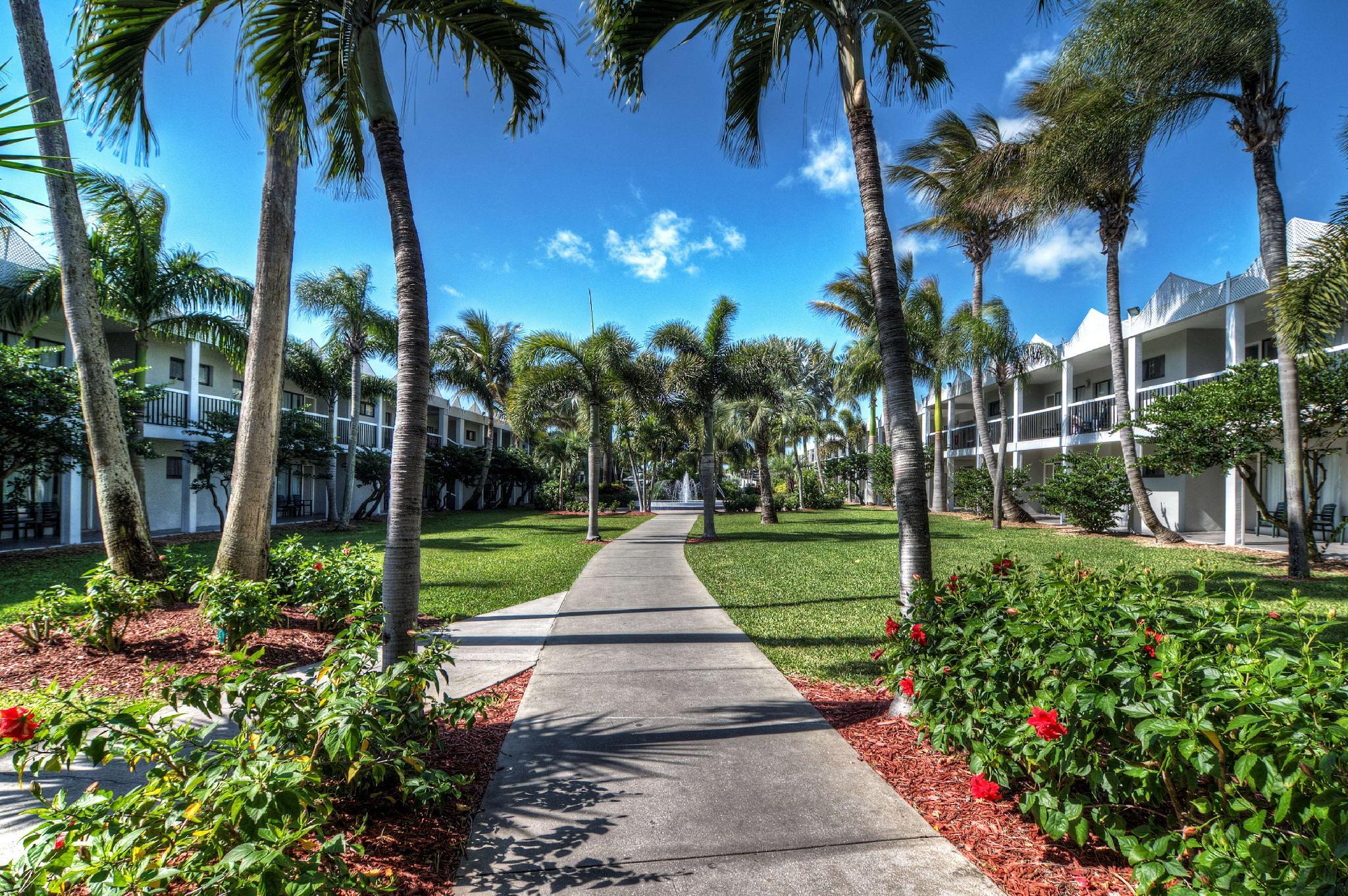 The Beachcomber St. Pete Beach Resort & Hotel Экстерьер фото