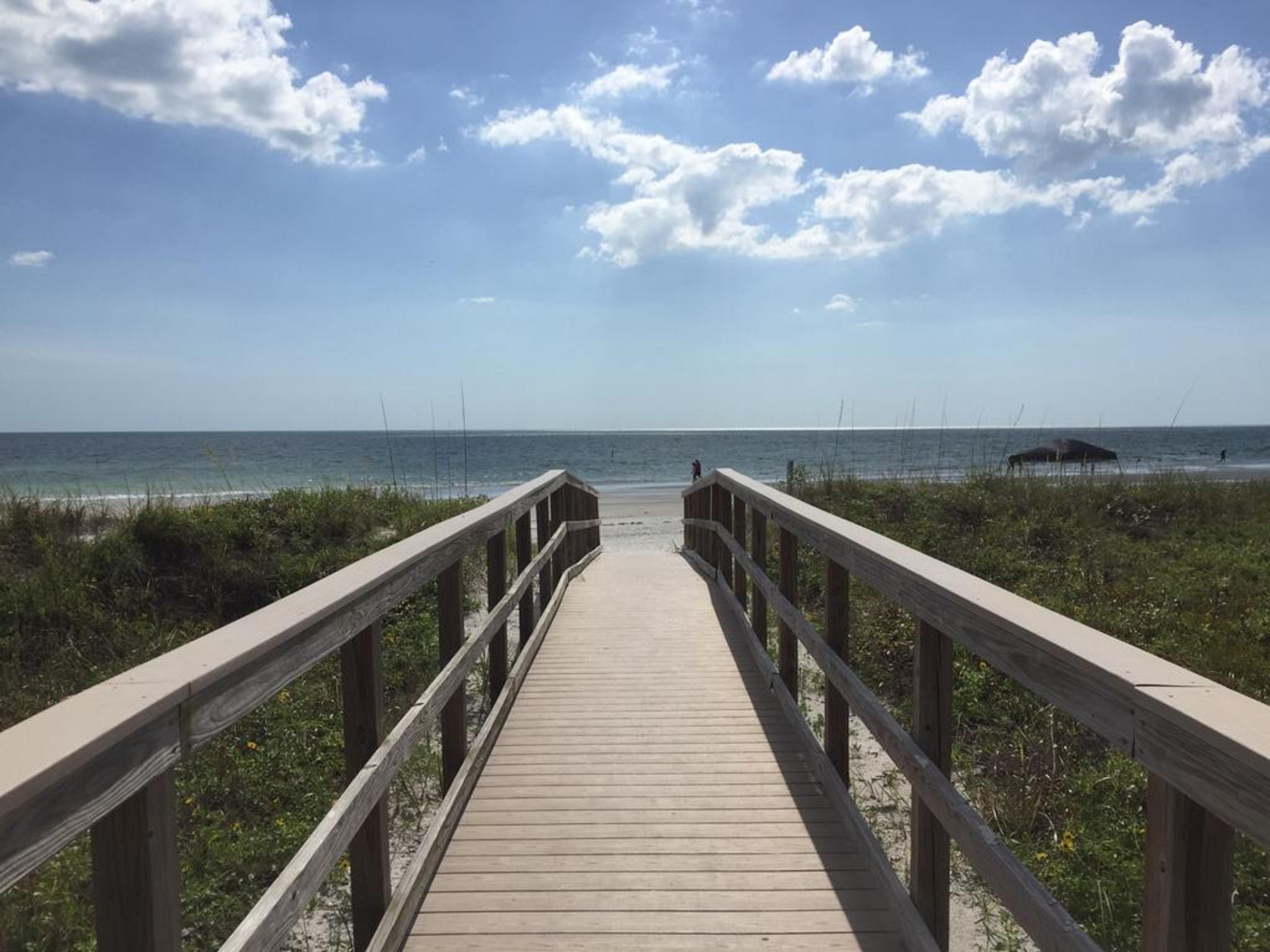 The Beachcomber St. Pete Beach Resort & Hotel Экстерьер фото