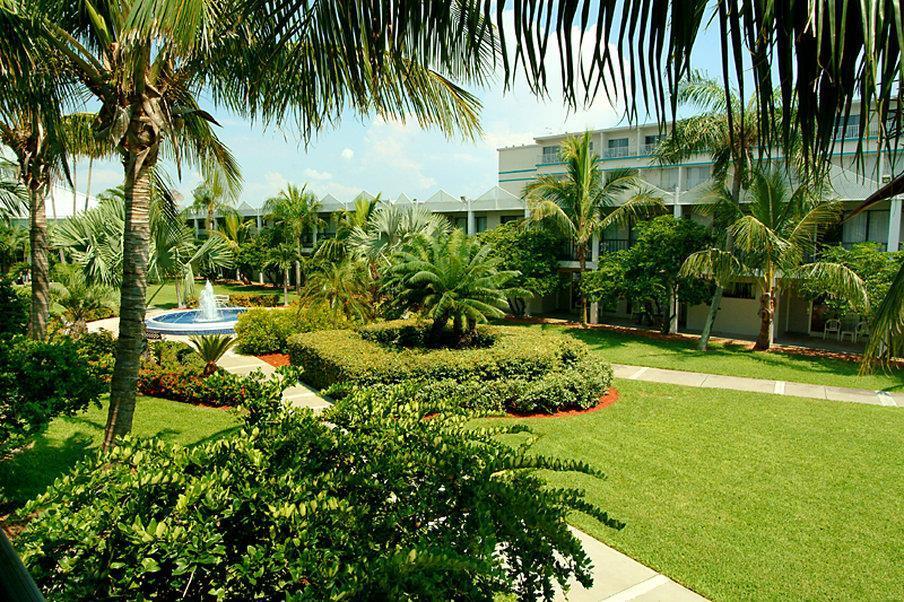 The Beachcomber St. Pete Beach Resort & Hotel Экстерьер фото