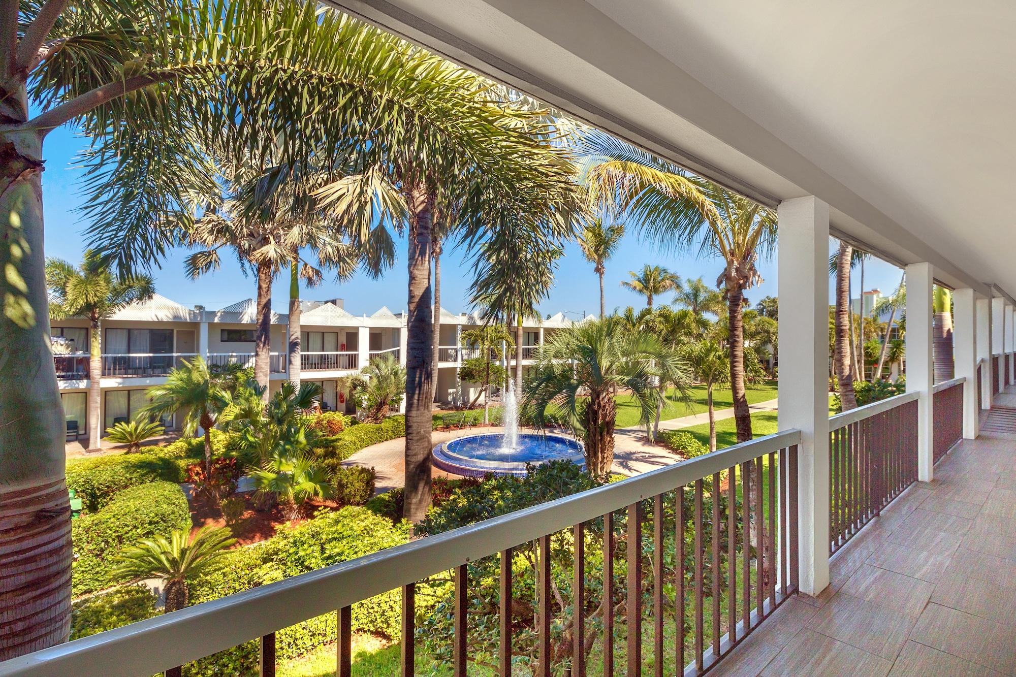 The Beachcomber St. Pete Beach Resort & Hotel Экстерьер фото