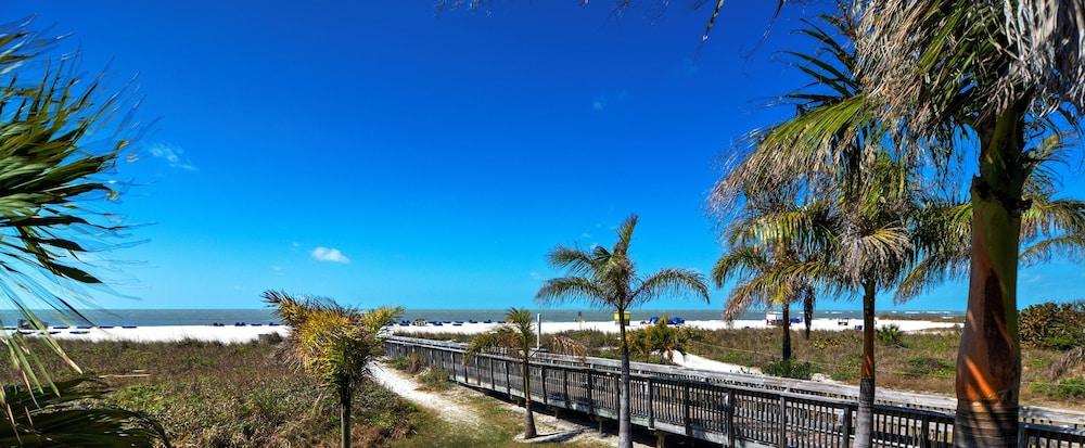 The Beachcomber St. Pete Beach Resort & Hotel Экстерьер фото