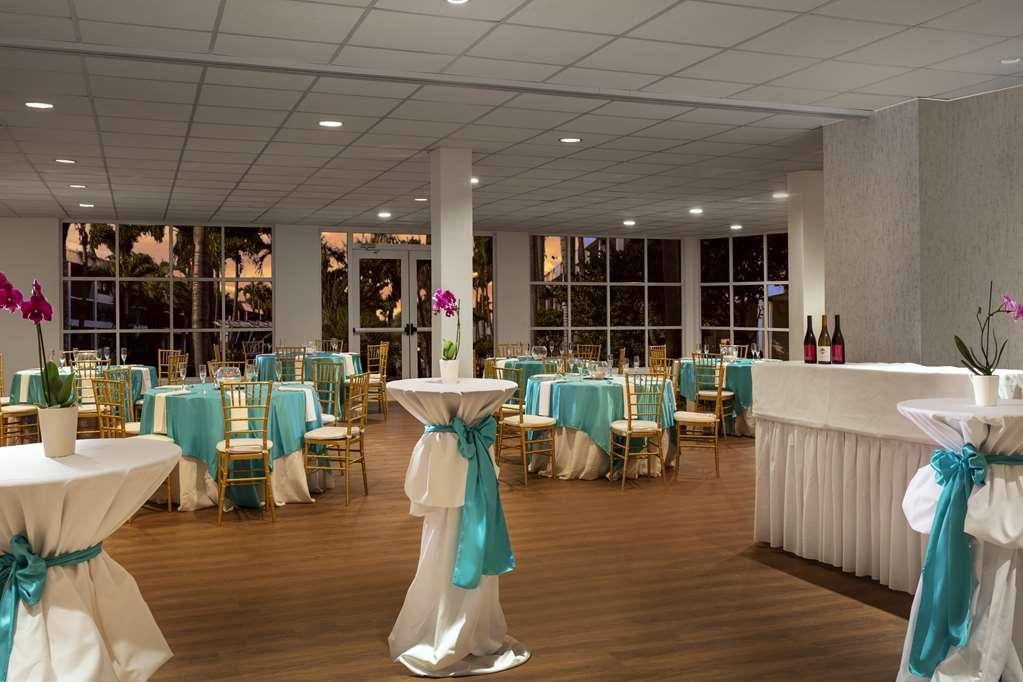 The Beachcomber St. Pete Beach Resort & Hotel Удобства фото