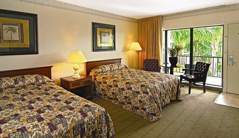 The Beachcomber St. Pete Beach Resort & Hotel Экстерьер фото