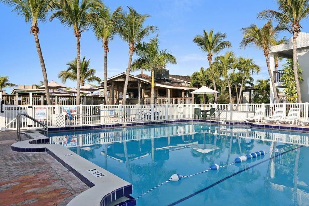 The Beachcomber St. Pete Beach Resort & Hotel Экстерьер фото