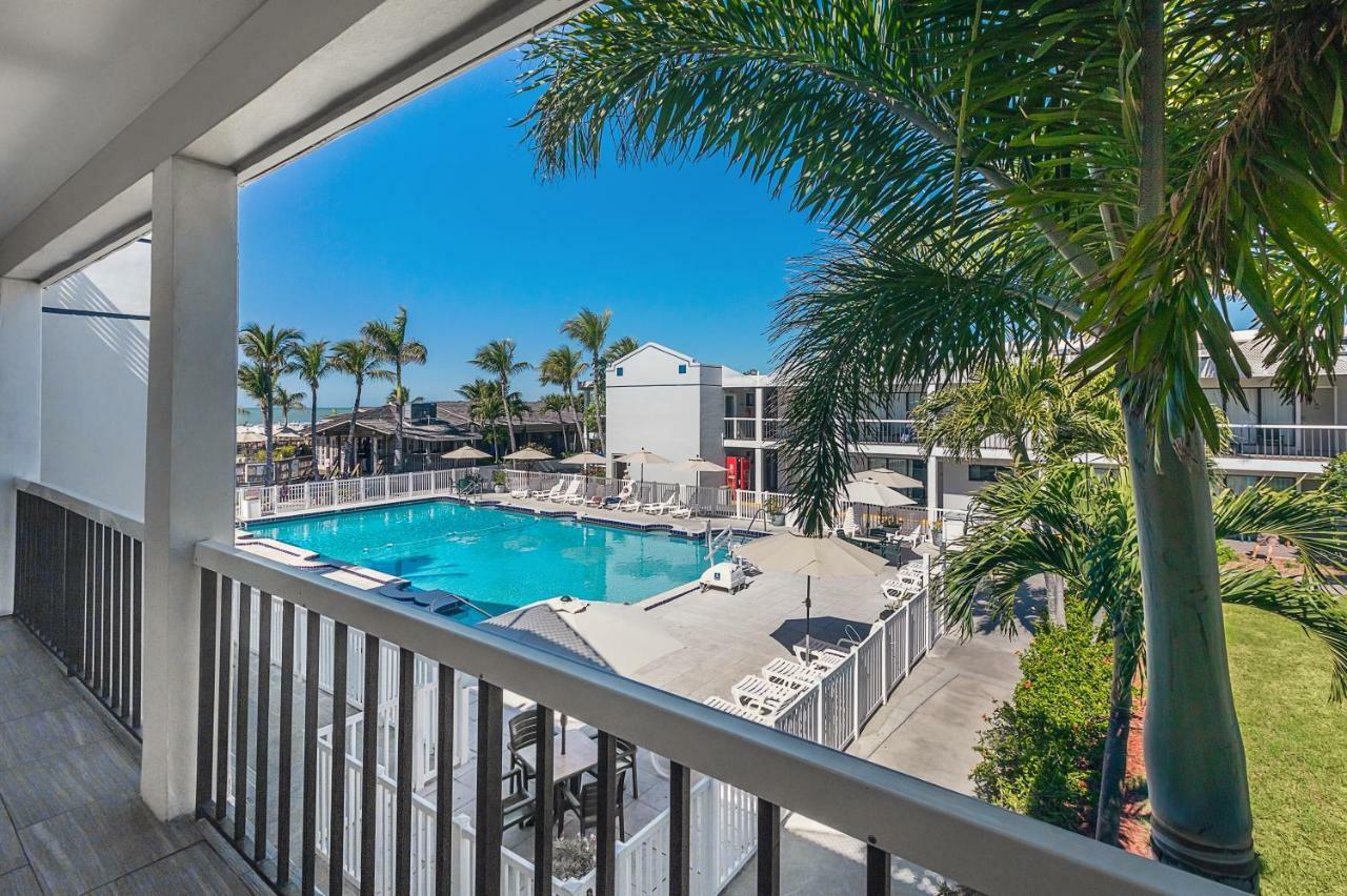The Beachcomber St. Pete Beach Resort & Hotel Экстерьер фото