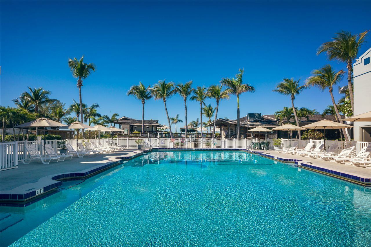 The Beachcomber St. Pete Beach Resort & Hotel Экстерьер фото