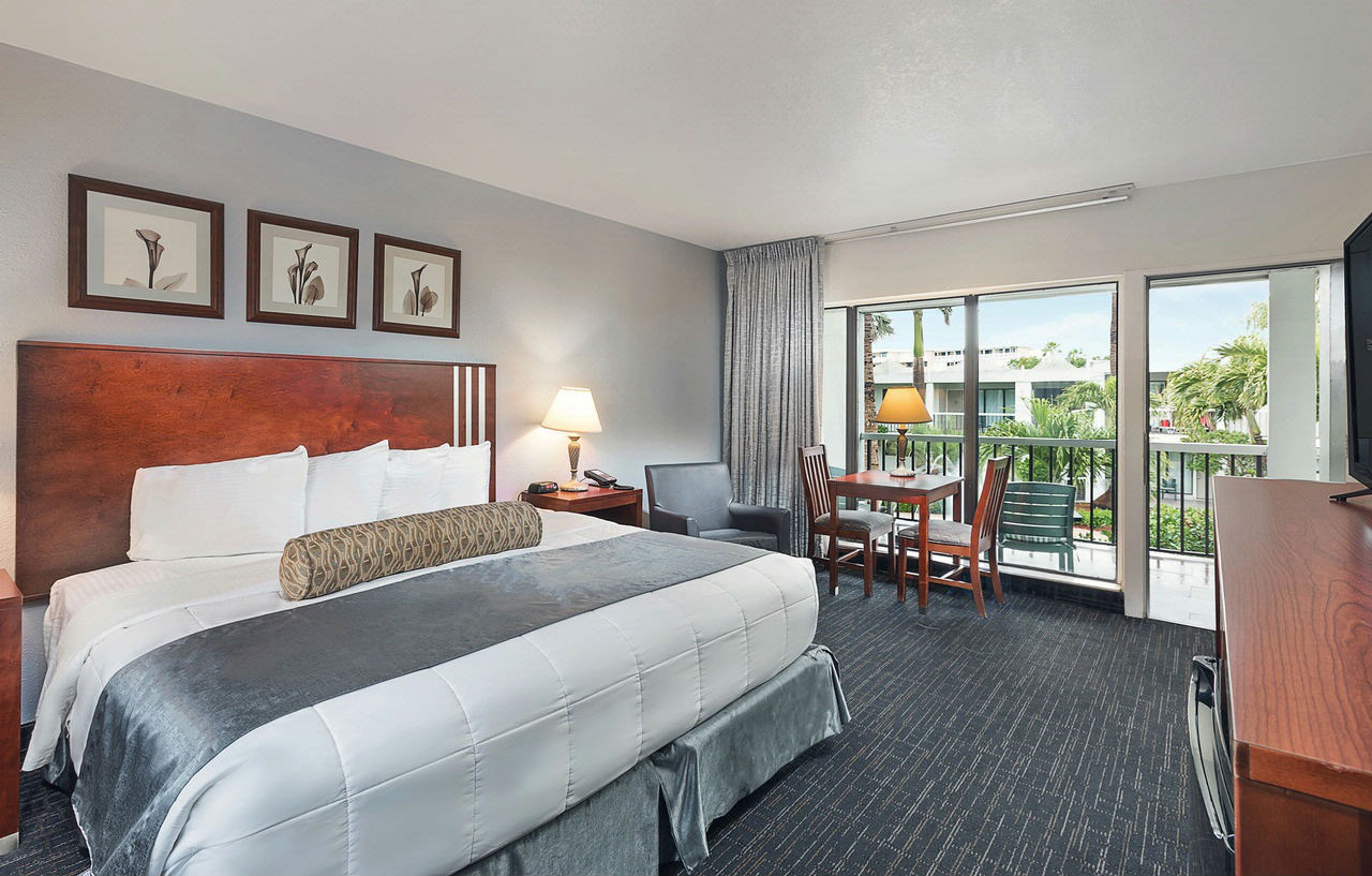 The Beachcomber St. Pete Beach Resort & Hotel Экстерьер фото