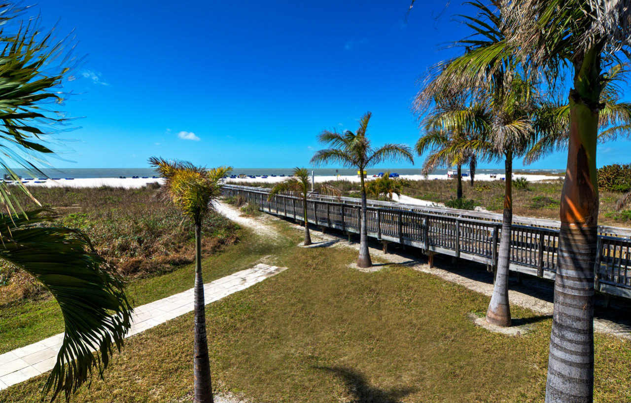 The Beachcomber St. Pete Beach Resort & Hotel Экстерьер фото